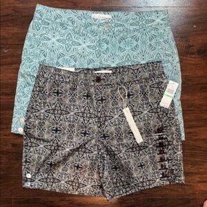 2️⃣ pairs of Gloria Vanderbilt Violet Shorts